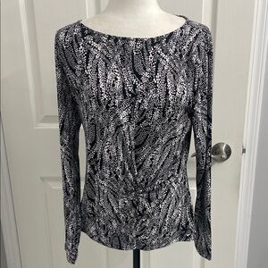 Tahari Black & White Patterned Blouse Long Sleeve Gathered at Waist Sz L